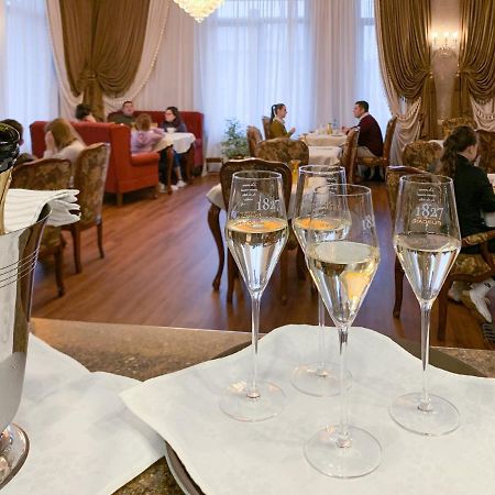 Gregory Boutique Hotel Chisinau Bagian luar foto Restaurant