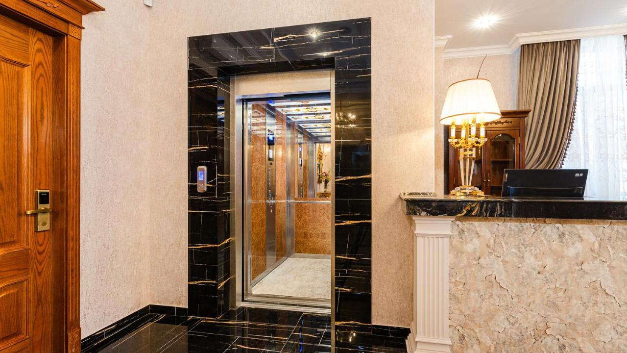 Gregory Boutique Hotel Chisinau Bagian luar foto A residential elevator