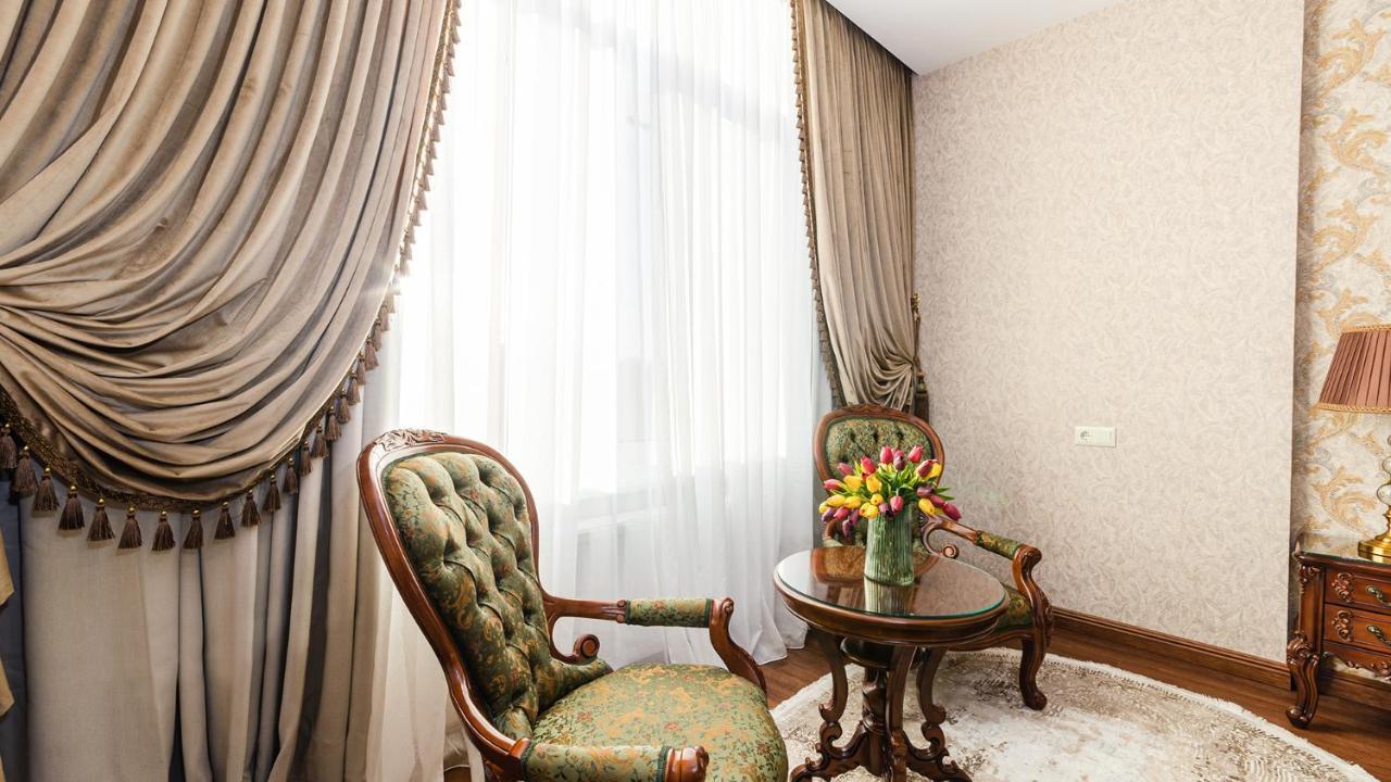 Gregory Boutique Hotel Chisinau Bagian luar foto Curtains