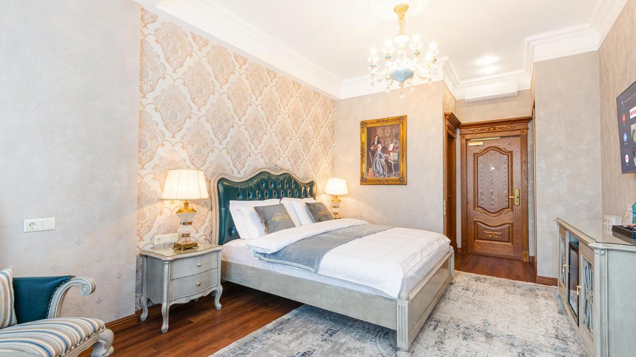 Gregory Boutique Hotel Chisinau Bagian luar foto A bedroom