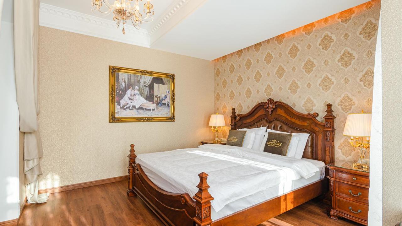 Gregory Boutique Hotel Chisinau Bagian luar foto A bedroom at the hotel
