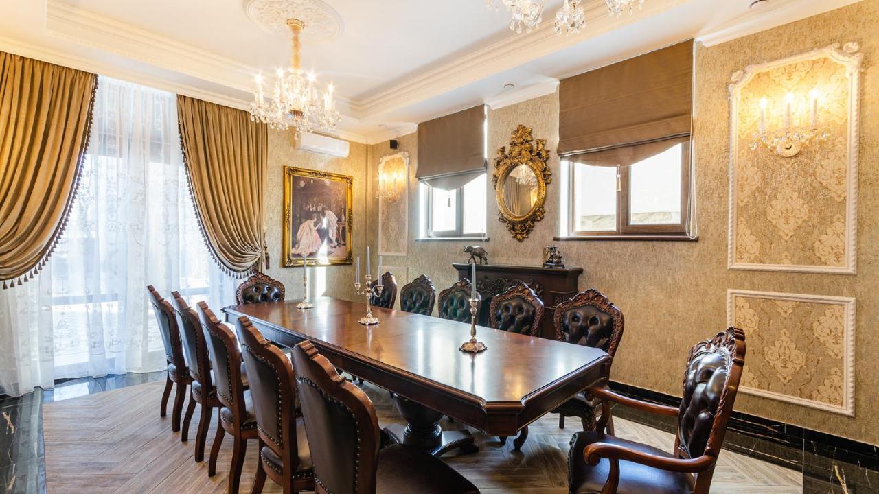 Gregory Boutique Hotel Chisinau Bagian luar foto A dining room