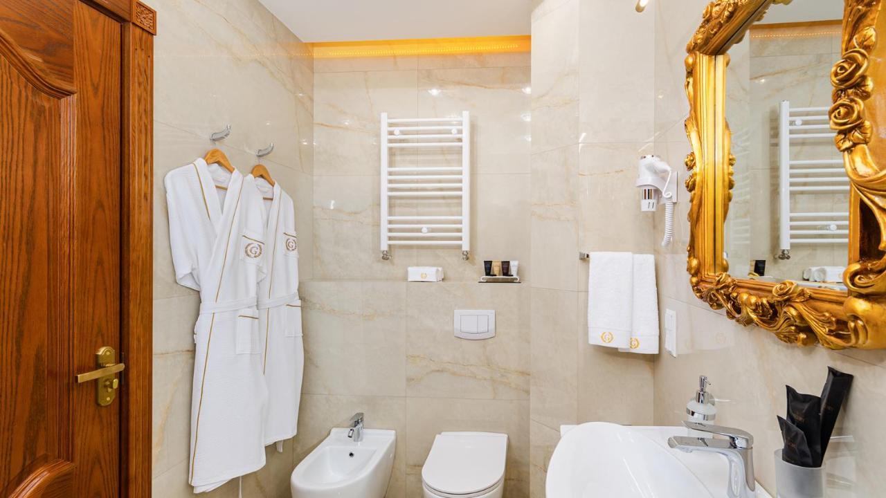 Gregory Boutique Hotel Chisinau Bagian luar foto Bathroom