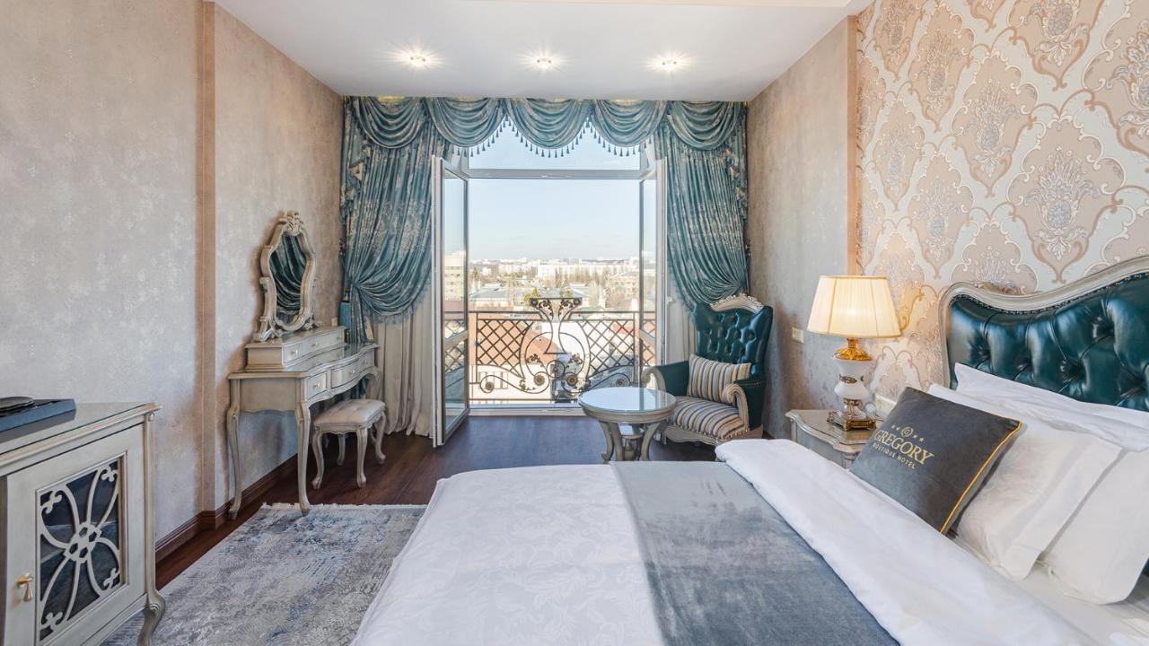 Gregory Boutique Hotel Chisinau Bagian luar foto A room at the hotel