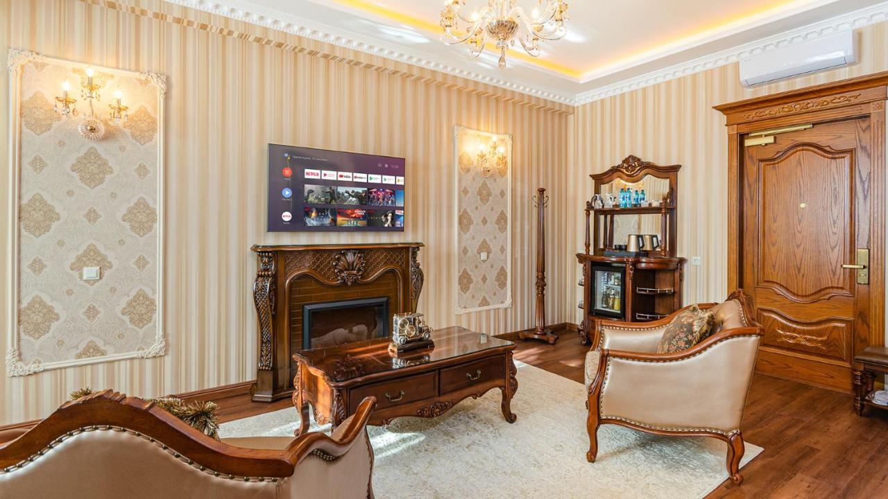 Gregory Boutique Hotel Chisinau Bagian luar foto A living room with a fireplace