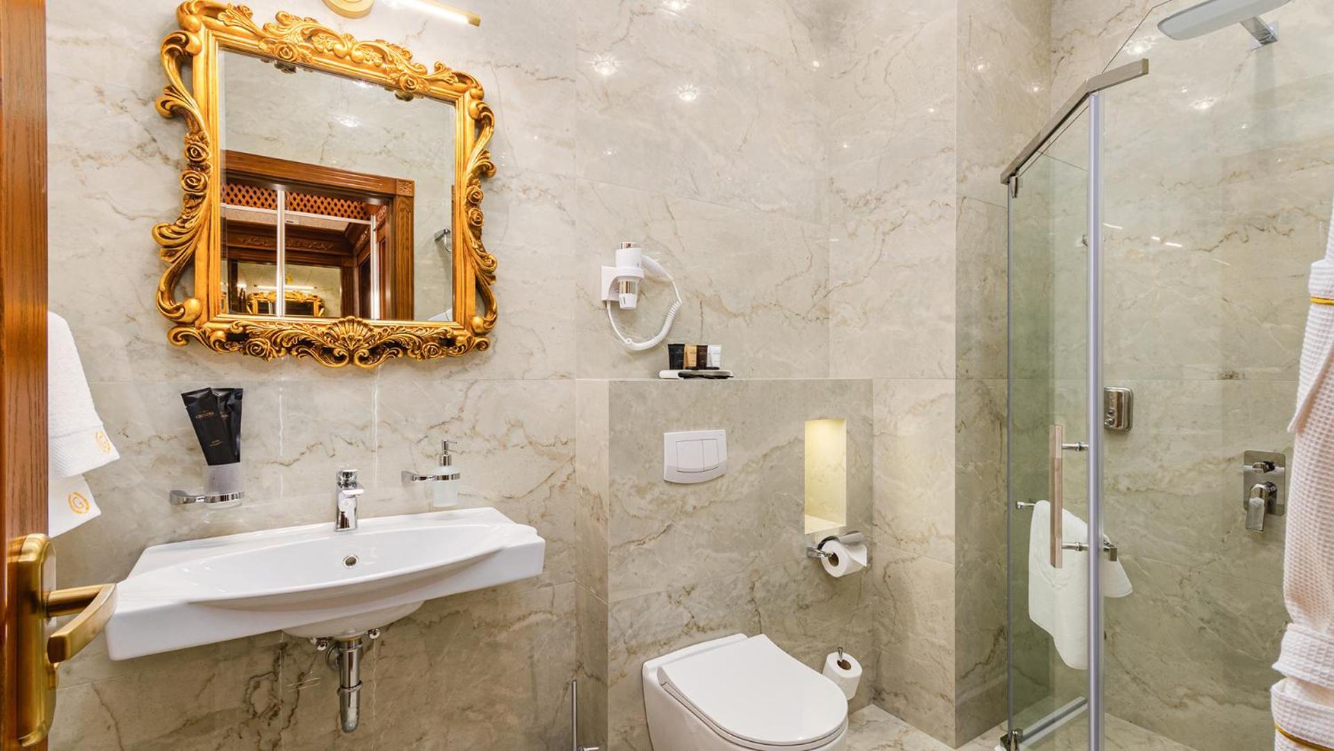 Gregory Boutique Hotel Chisinau Bagian luar foto Bathroom